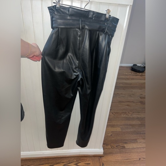 Abercrombie & Fitch High Rise Paperbag Pants Faux Leather - Picture 7 of 9